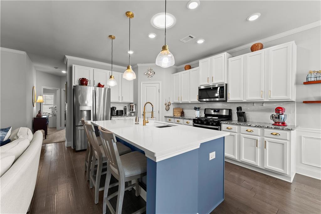 527 Gadwall Circle Jefferson, GA 30549 - Photo 4 of 42 a kitchen with cabinets a sink and appliances