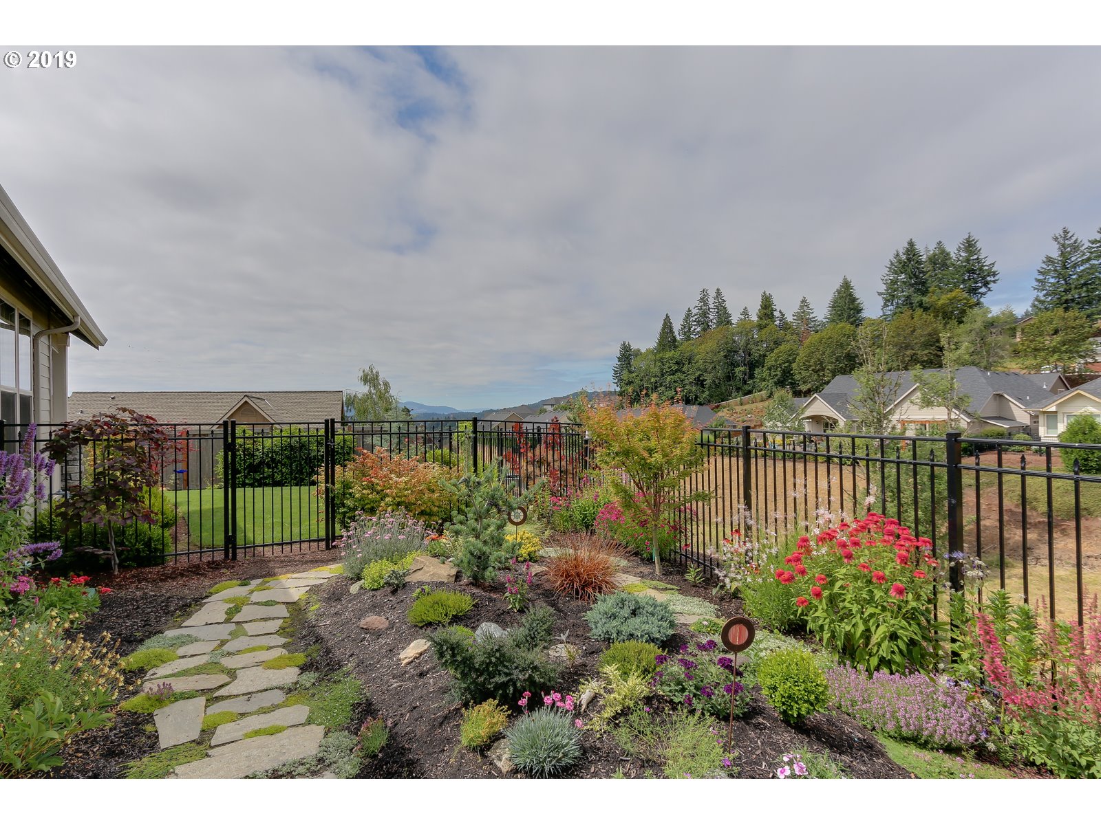 584 Mountaingate Drive Springfield, OR 97478 - Photo 25 of 32 Gallery Image 25