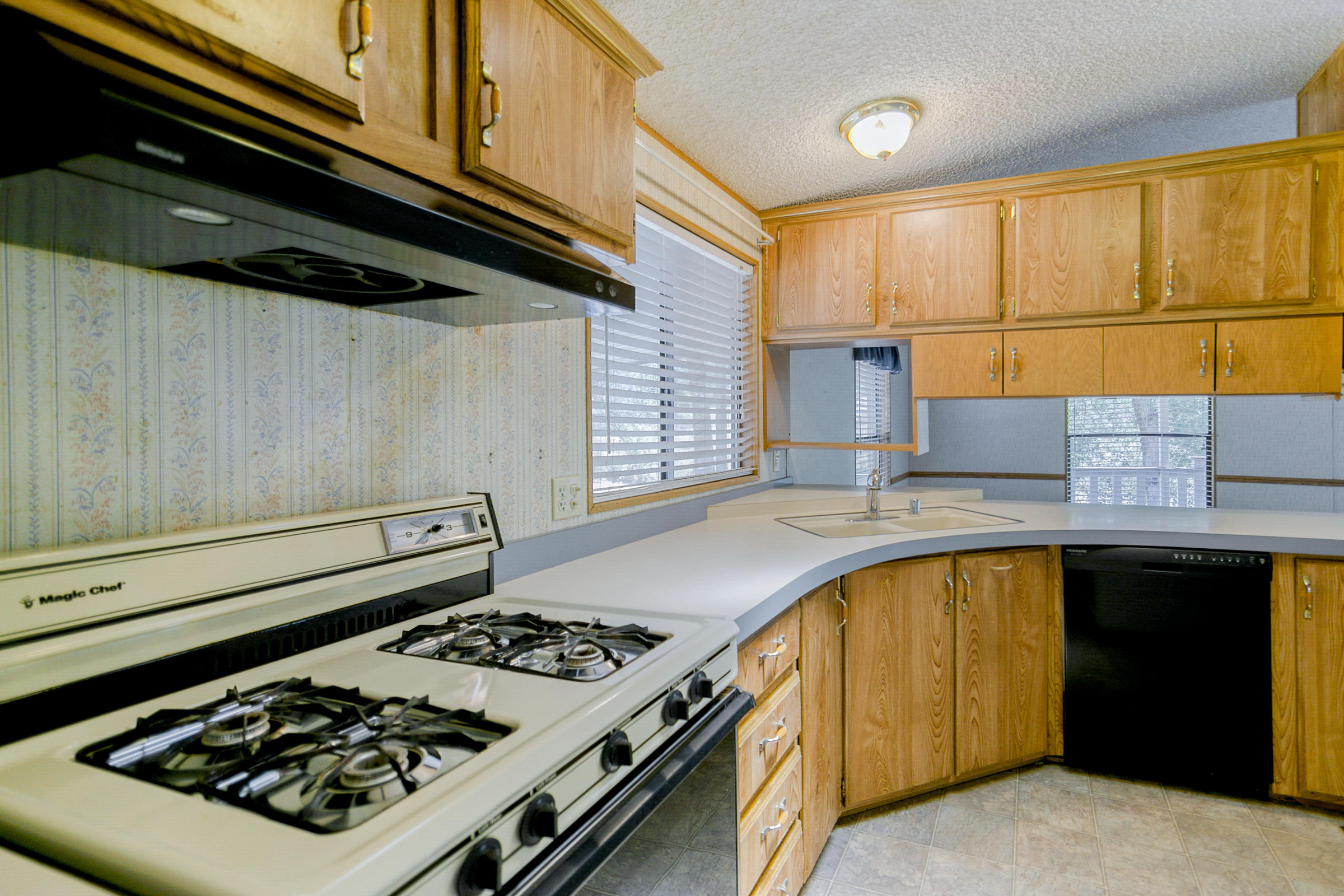 17913 Sutton Road Redding, CA 96003 - Photo 12 of 32 HV7A1844