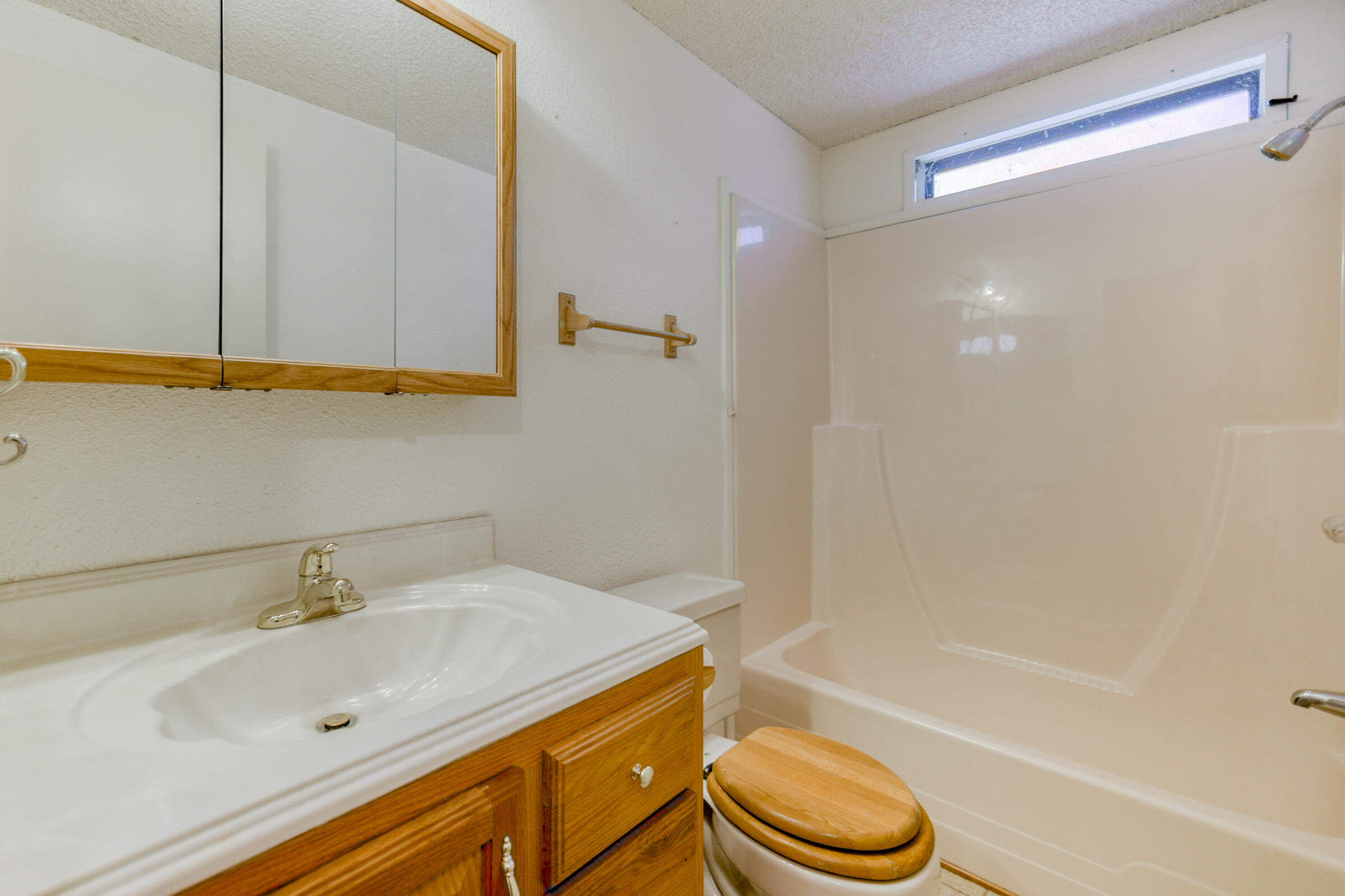 17913 Sutton Road Redding, CA 96003 - Photo 19 of 32 HV7A1868