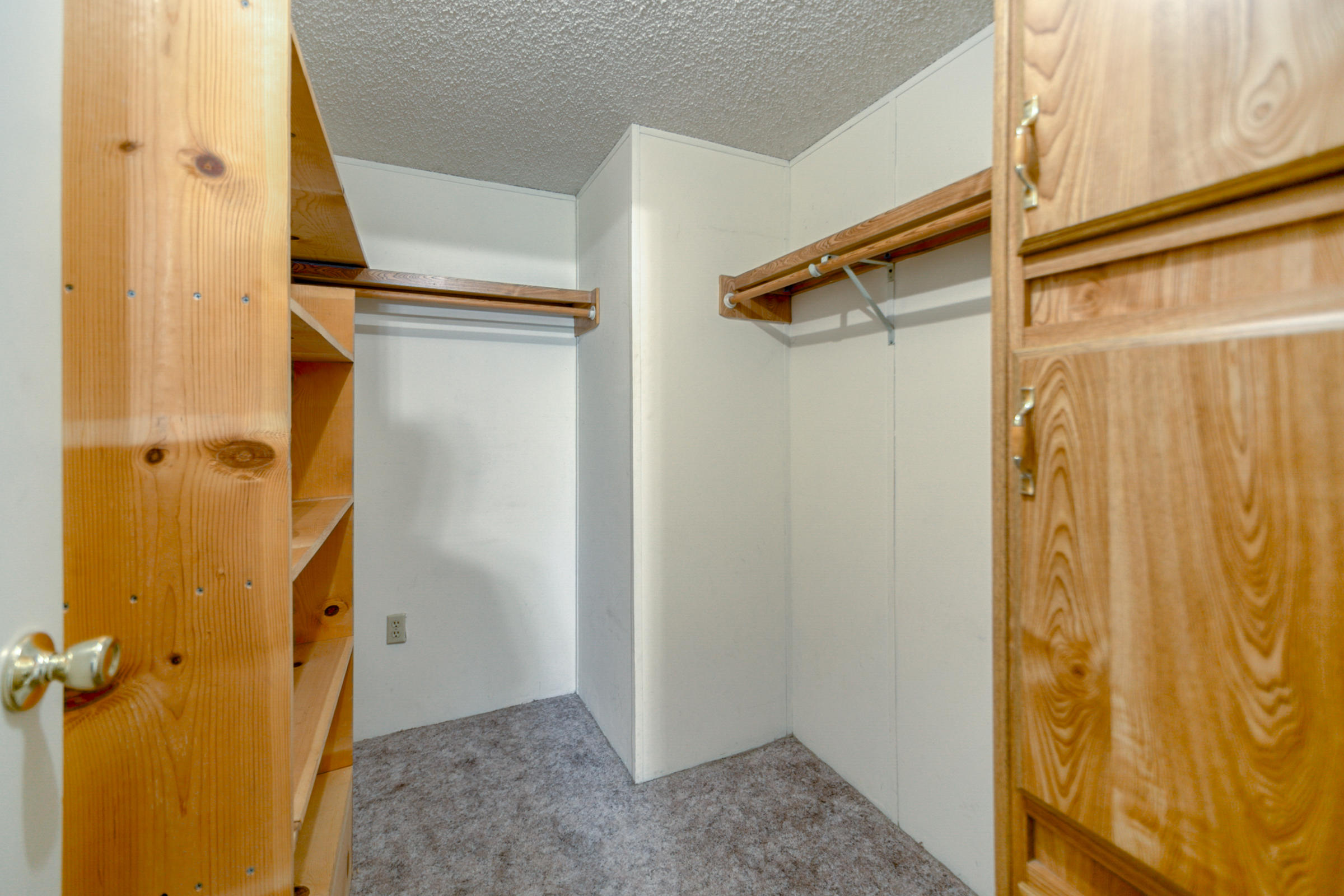 17913 Sutton Road Redding, CA 96003 - Photo 23 of 32 HV7A1904