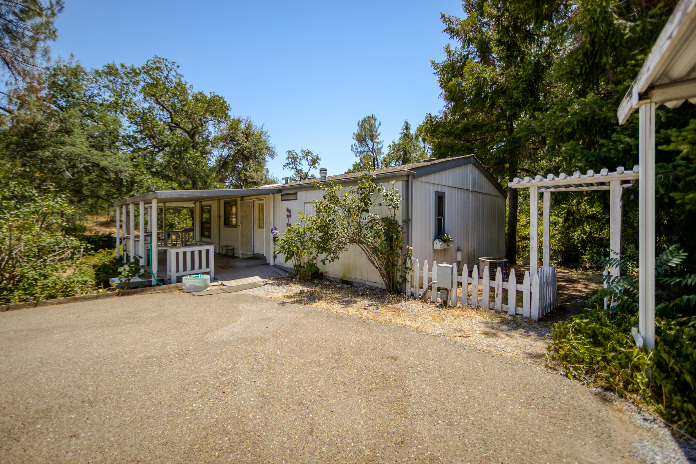 17913 Sutton Road Redding, CA 96003 - Photo 27 of 32 HV7A1945