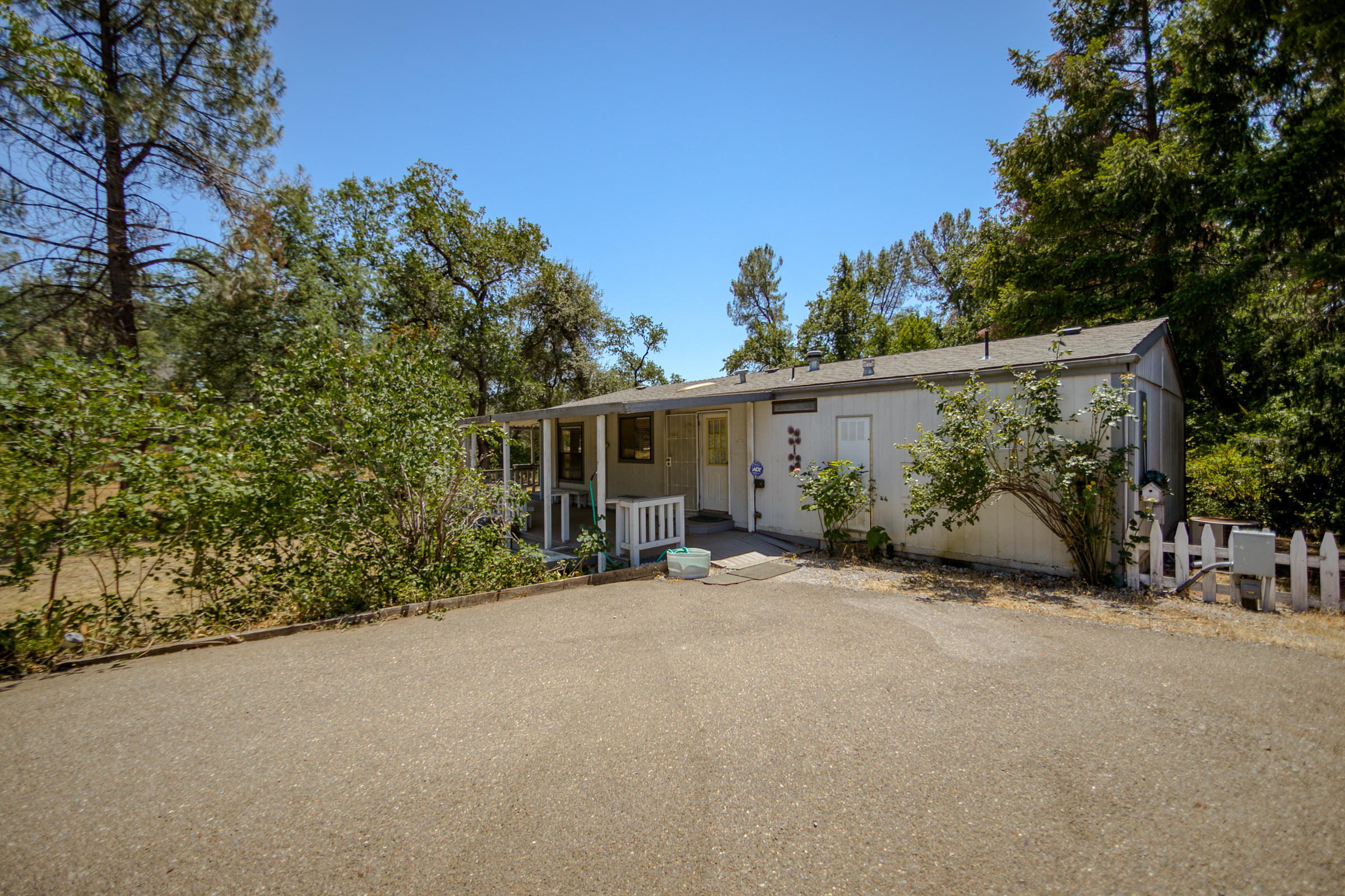 17913 Sutton Road Redding, CA 96003 - Photo 3 of 32 HV7A1910