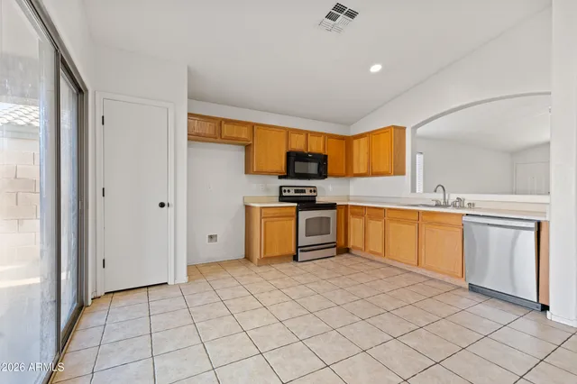 $1,995 | 10054 East Crescent Avenue, Mesa, AZ 85208