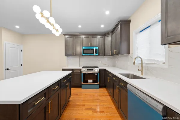 $899,000 | 225-31 106th Avenue | Queens Village