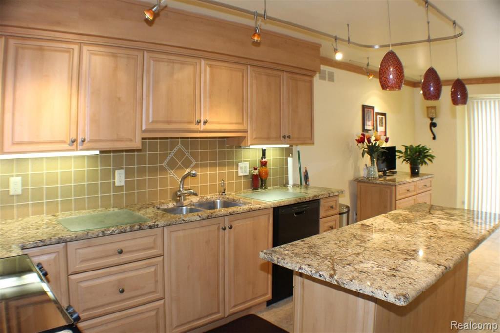 30825 Timberbrook Lane Bingham Farms, MI 48025 - Photo 8 of 24
