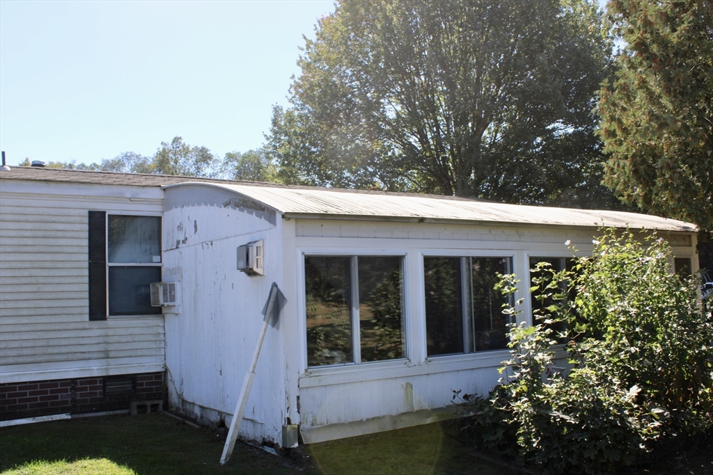 75 South Street, Unit 3 Bernardston, MA 01337 - Photo 4 of 20 a front view of a house with garden