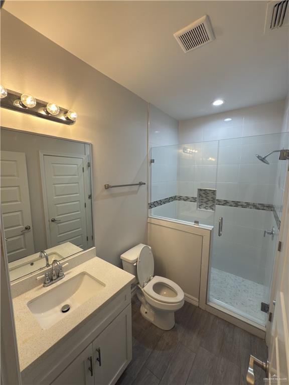 1619 Playa Drive, Unit 1 Weslaco, TX 78596 - Photo 7 of 11 a bathroom with a toilet a sink and mirror