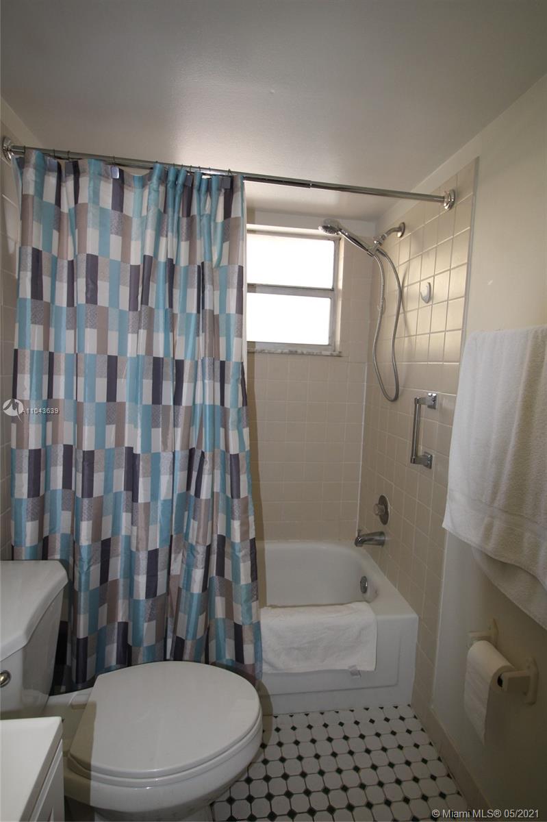 Royal Park Gardens Condominiums Margate, FL 33063 - Photo 13 of 24