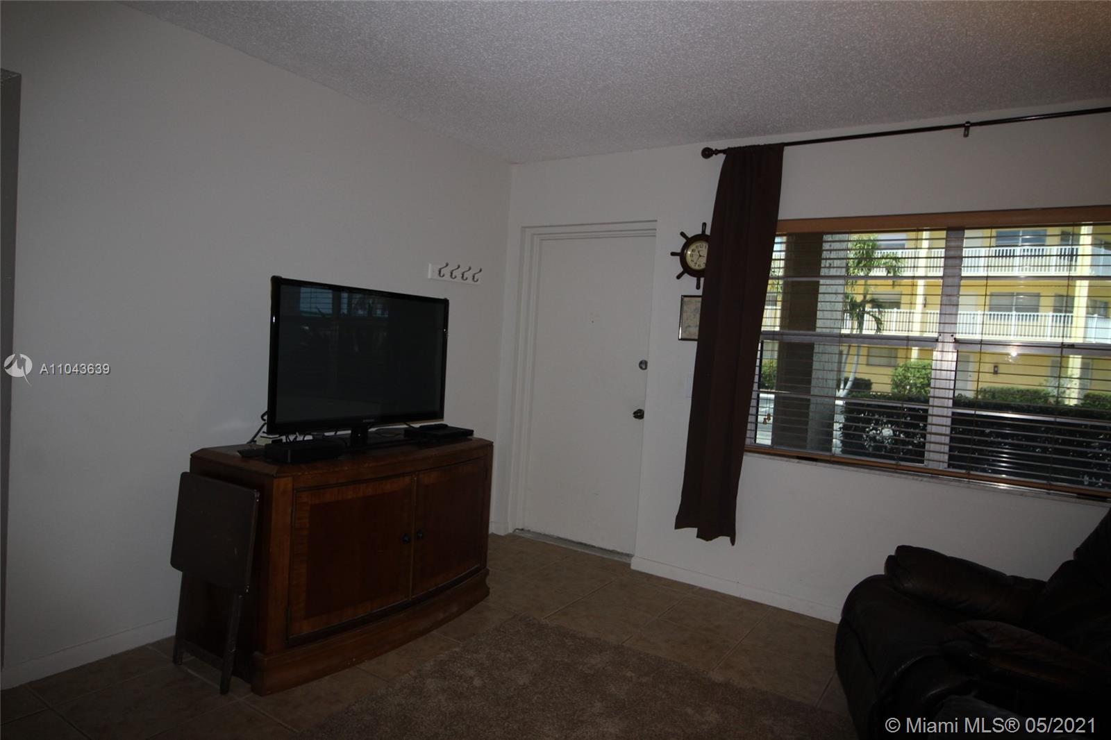 Royal Park Gardens Condominiums Margate, FL 33063 - Photo 6 of 24