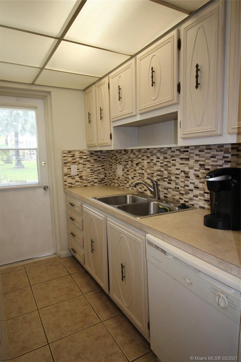 Royal Park Gardens Condominiums Margate, FL 33063 - Photo 8 of 24