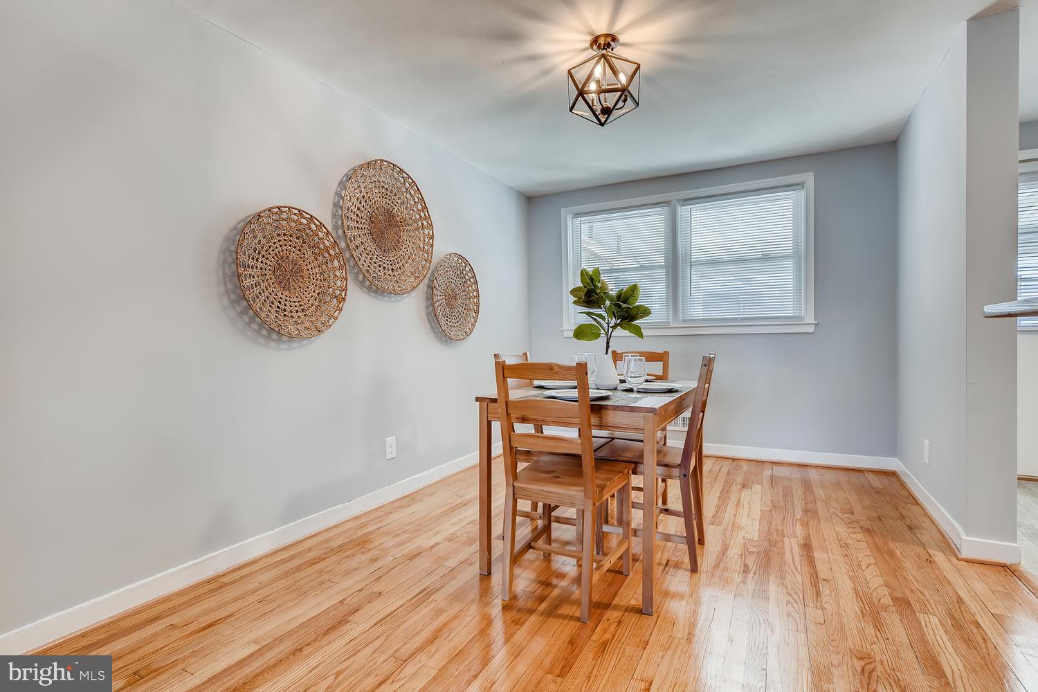 1547 Barrett Road Baltimore, MD 21207 - Photo 3 of 28