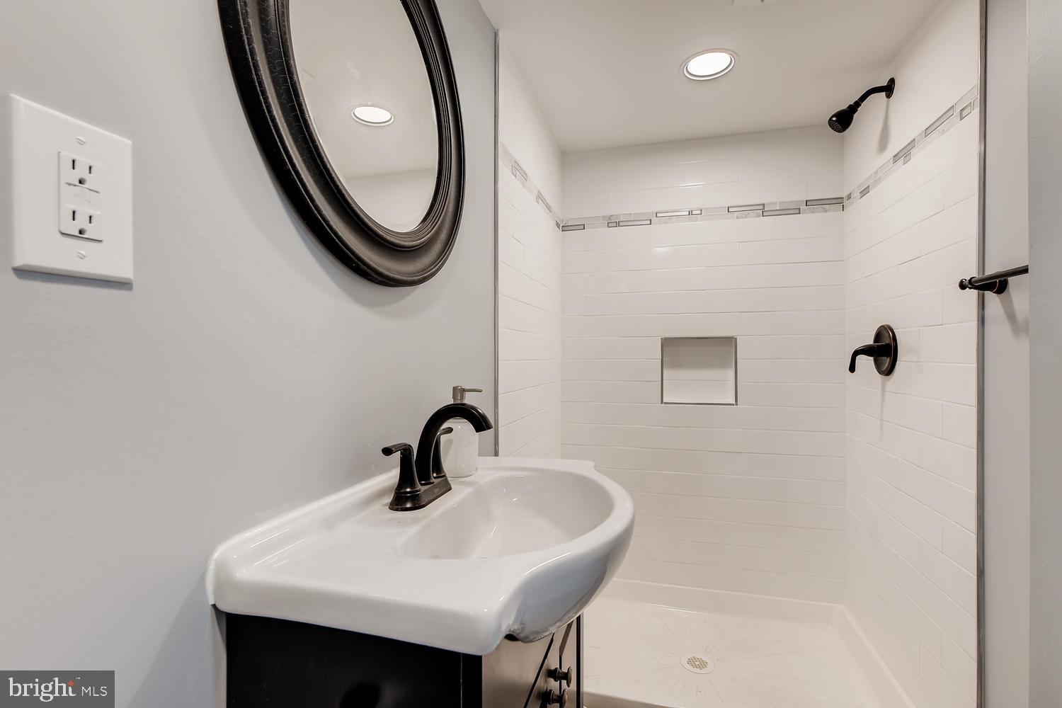 1547 Barrett Road Baltimore, MD 21207 - Photo 23 of 28