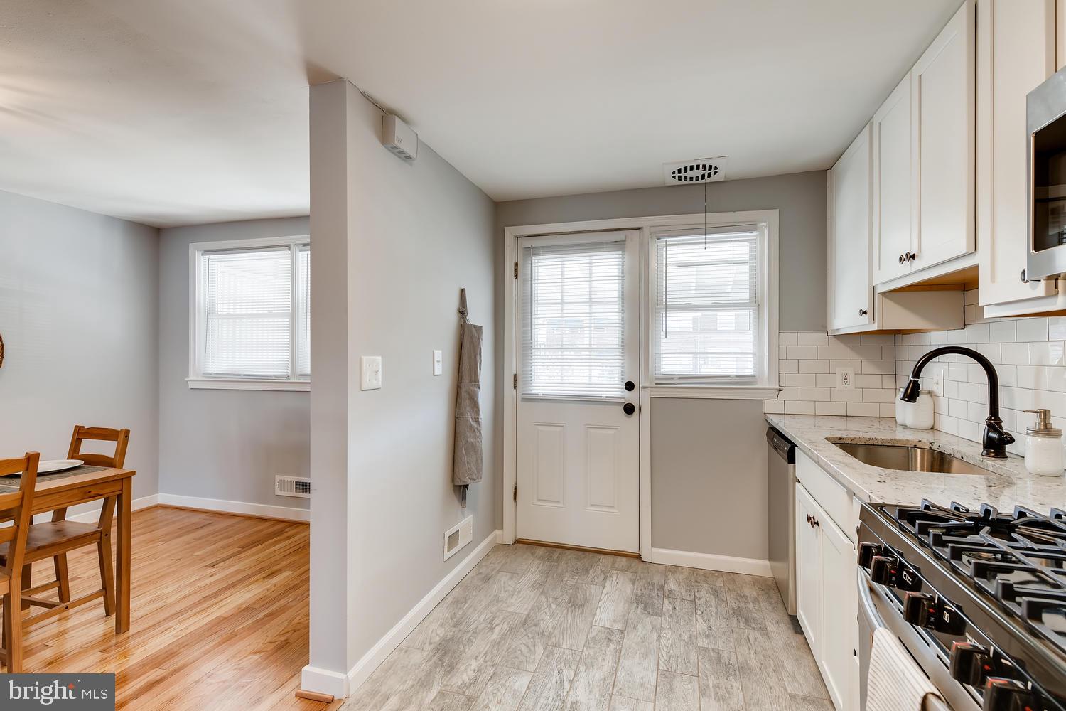 1547 Barrett Road Baltimore, MD 21207 - Photo 7 of 28