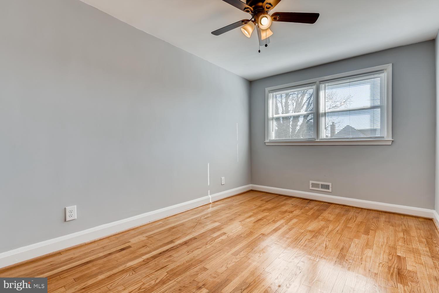 1547 Barrett Road Baltimore, MD 21207 - Photo 8 of 28
