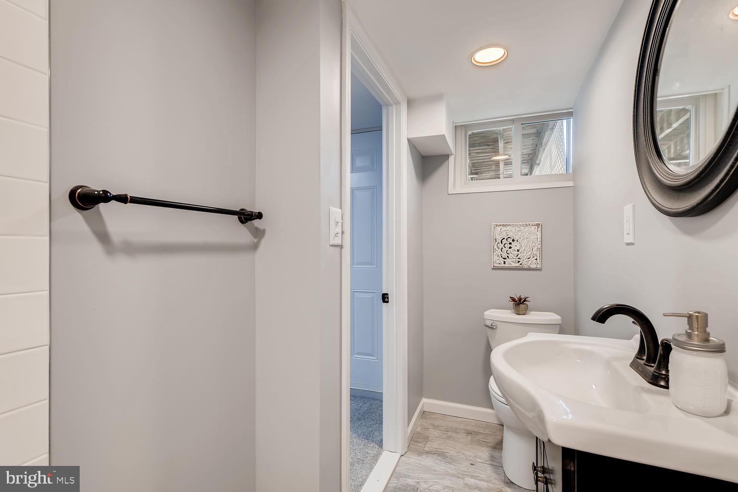 1547 Barrett Road Baltimore, MD 21207 - Photo 9 of 28