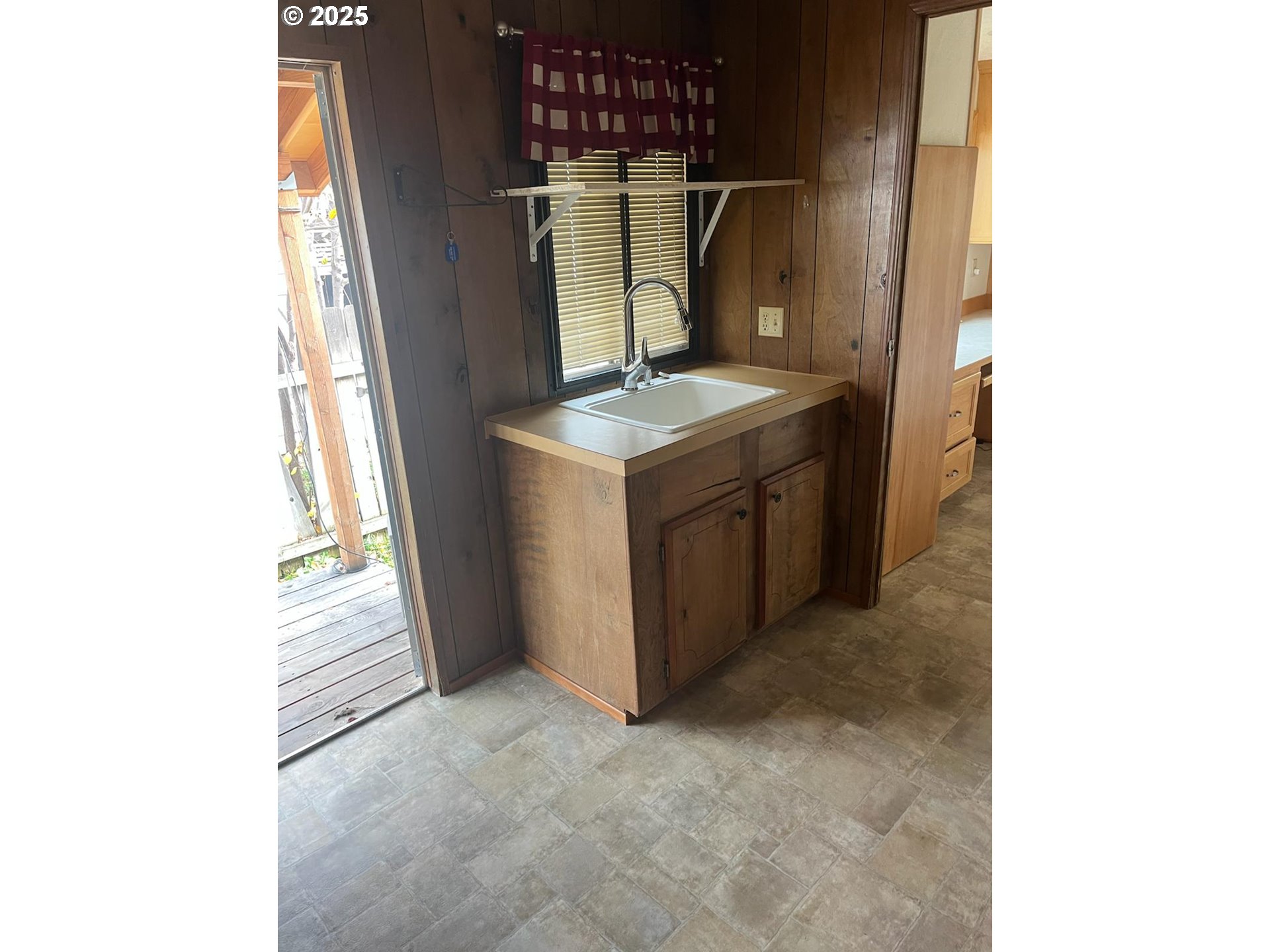 355 West Washington Street Athena, OR 97813 - Photo 19 of 32 a view of washer and dryer