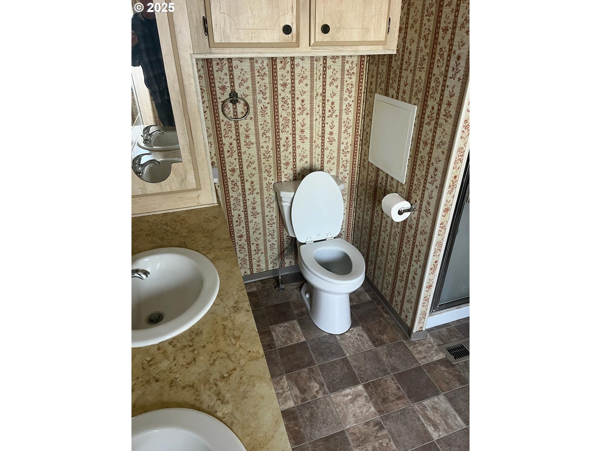 355 West Washington Street Athena, OR 97813 - Photo 25 of 32 a bathroom with a toilet and a sink