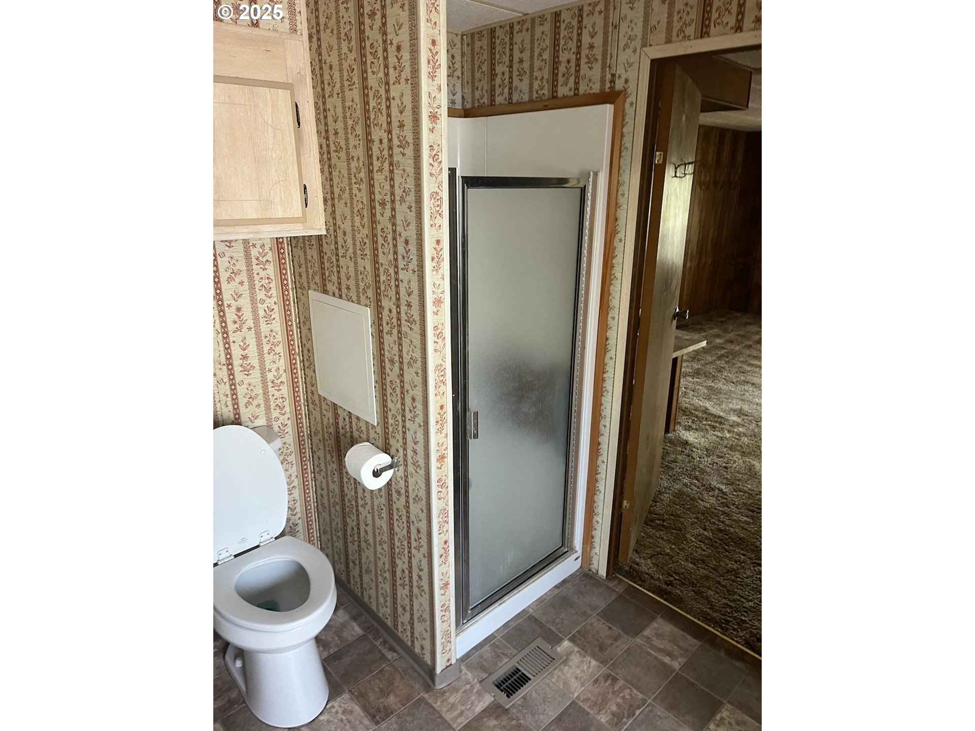 355 West Washington Street Athena, OR 97813 - Photo 27 of 32 a bathroom with a toilet and a shower