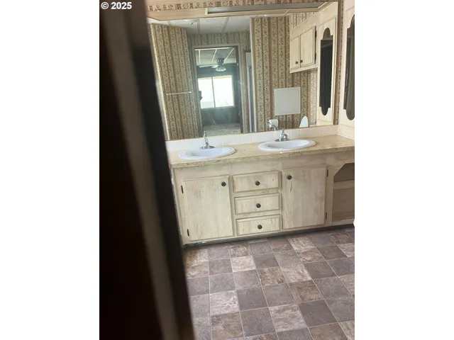 $220,000 | 355 West Washington Street, Athena, OR 97813