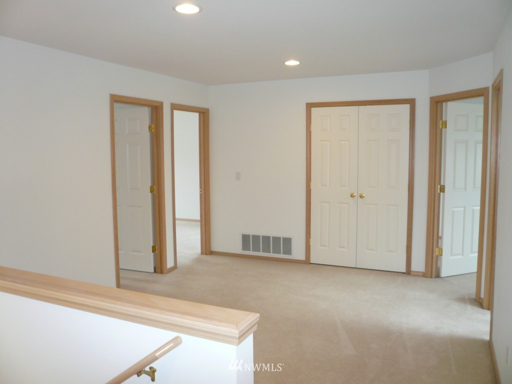 504 Pasco Place Northeast Renton, WA 98059 - Photo 12 of 25 Gallery Image 12