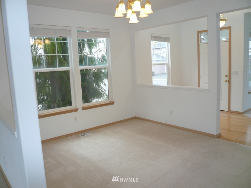 504 Pasco Place Northeast Renton, WA 98059 - Photo 5 of 25 Gallery Image 5