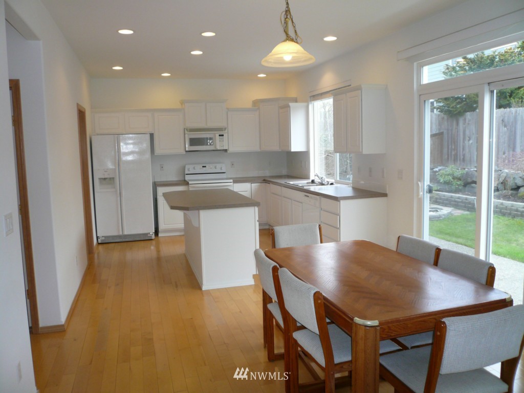 504 Pasco Place Northeast Renton, WA 98059 - Photo 8 of 25 Gallery Image 8