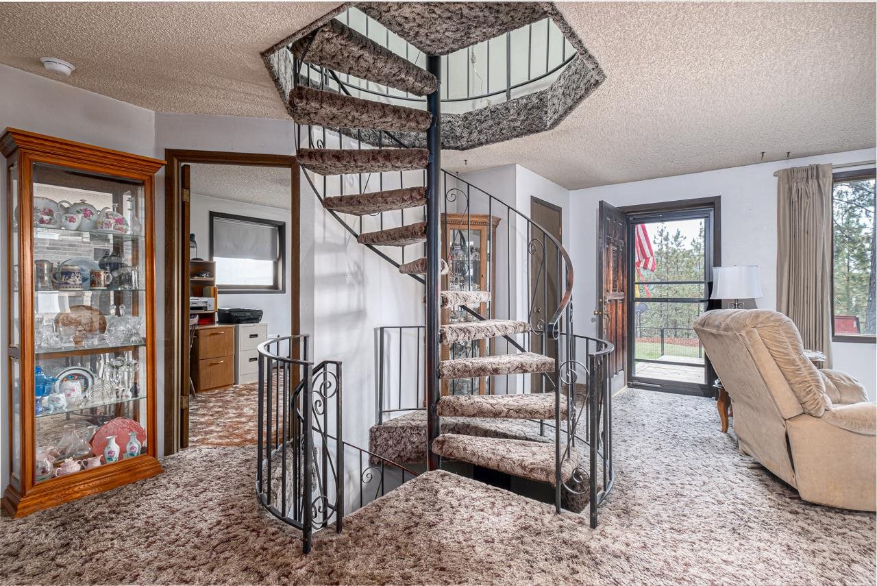 5905 East Eloika Road Elk, WA 99009 - Photo 5 of 34
