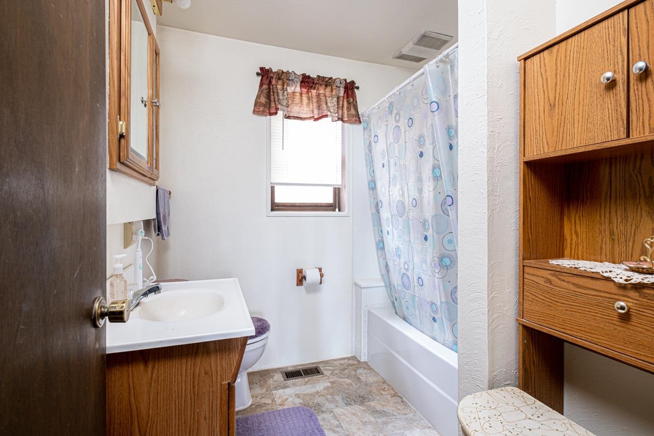 5905 East Eloika Road Elk, WA 99009 - Photo 10 of 34