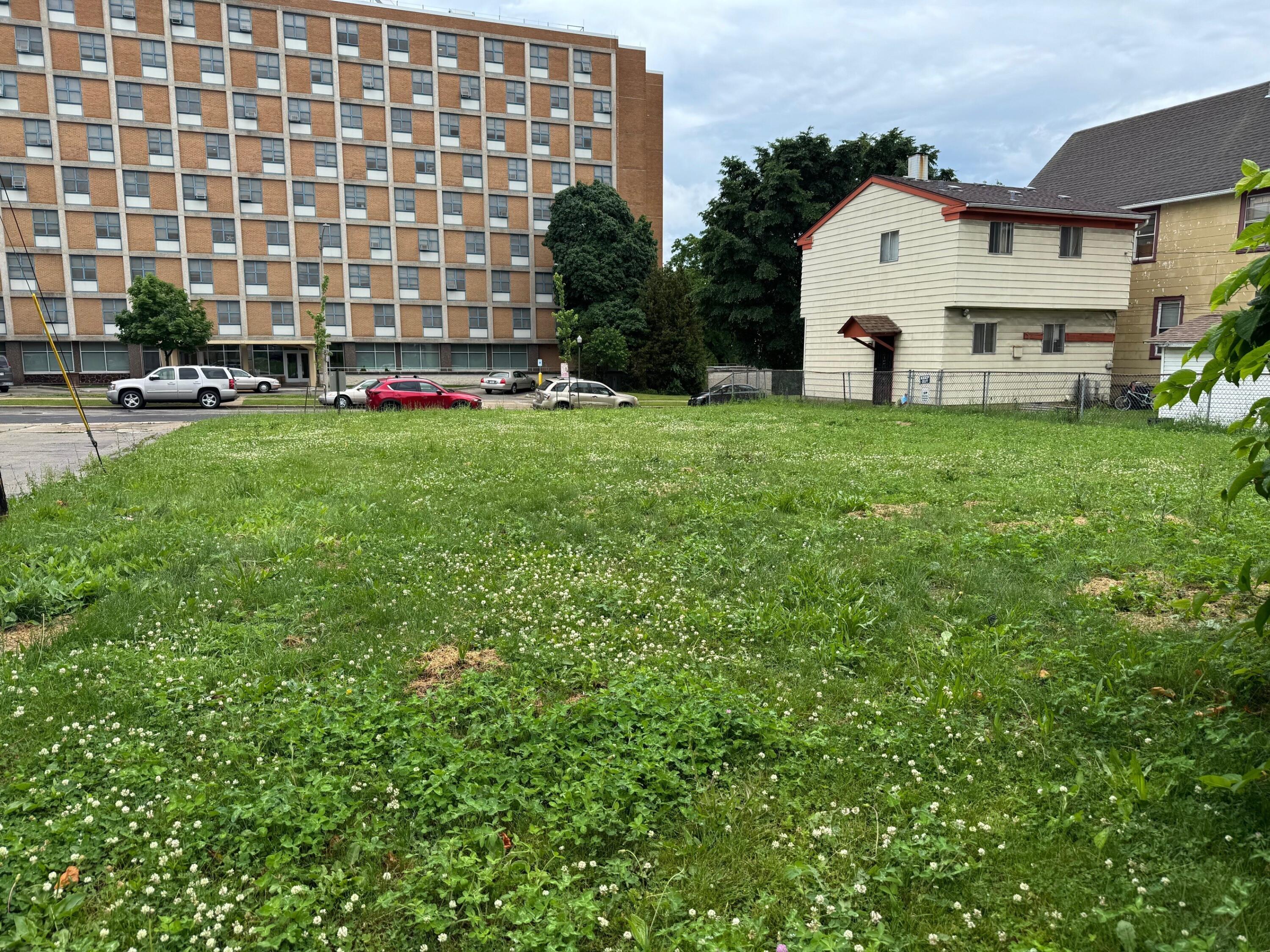 223 North 33rd Street Milwaukee, WI 53208 - Photo 2 of 4 223 N 33rd St -3