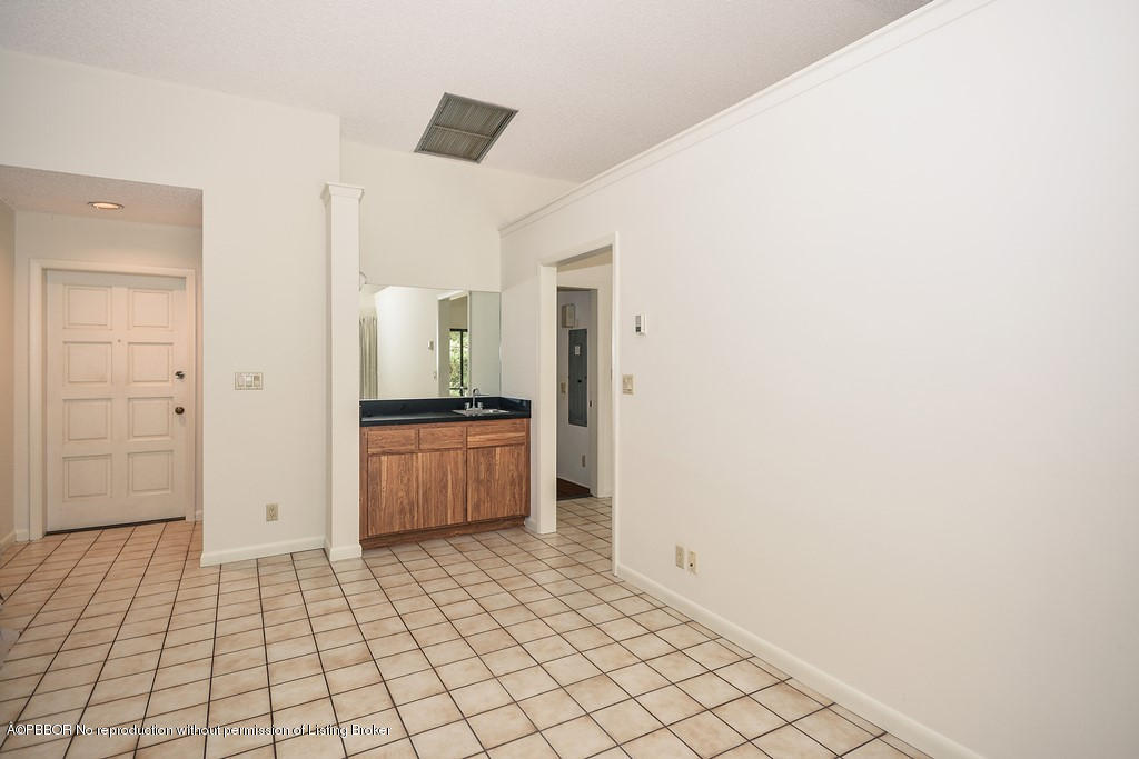 22090 Ensenada Way Boca Raton, FL 33433 - Photo 2 of 10 Foyer