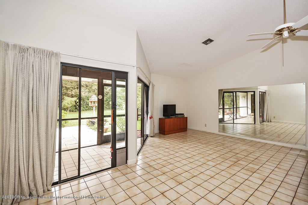 22090 Ensenada Way Boca Raton, FL 33433 - Photo 3 of 10 Family Room