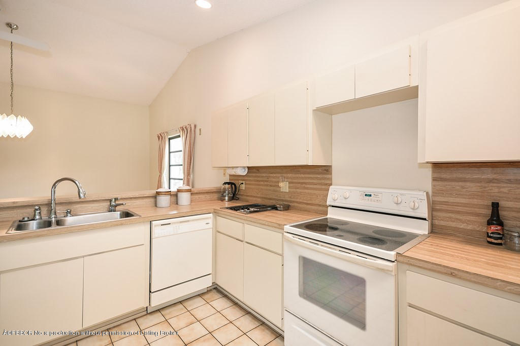 22090 Ensenada Way Boca Raton, FL 33433 - Photo 5 of 10 Kitchen