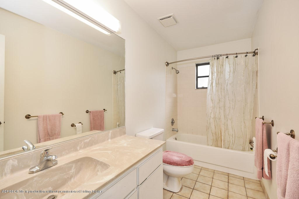 22090 Ensenada Way Boca Raton, FL 33433 - Photo 6 of 10 Bathroom