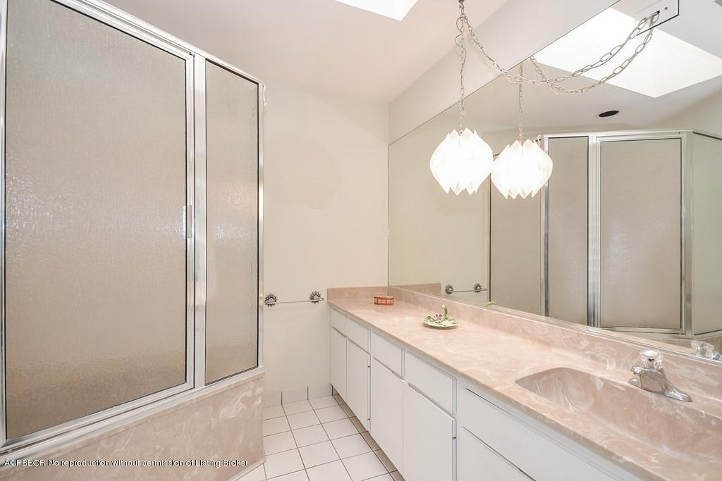 22090 Ensenada Way Boca Raton, FL 33433 - Photo 7 of 10 Master Bath