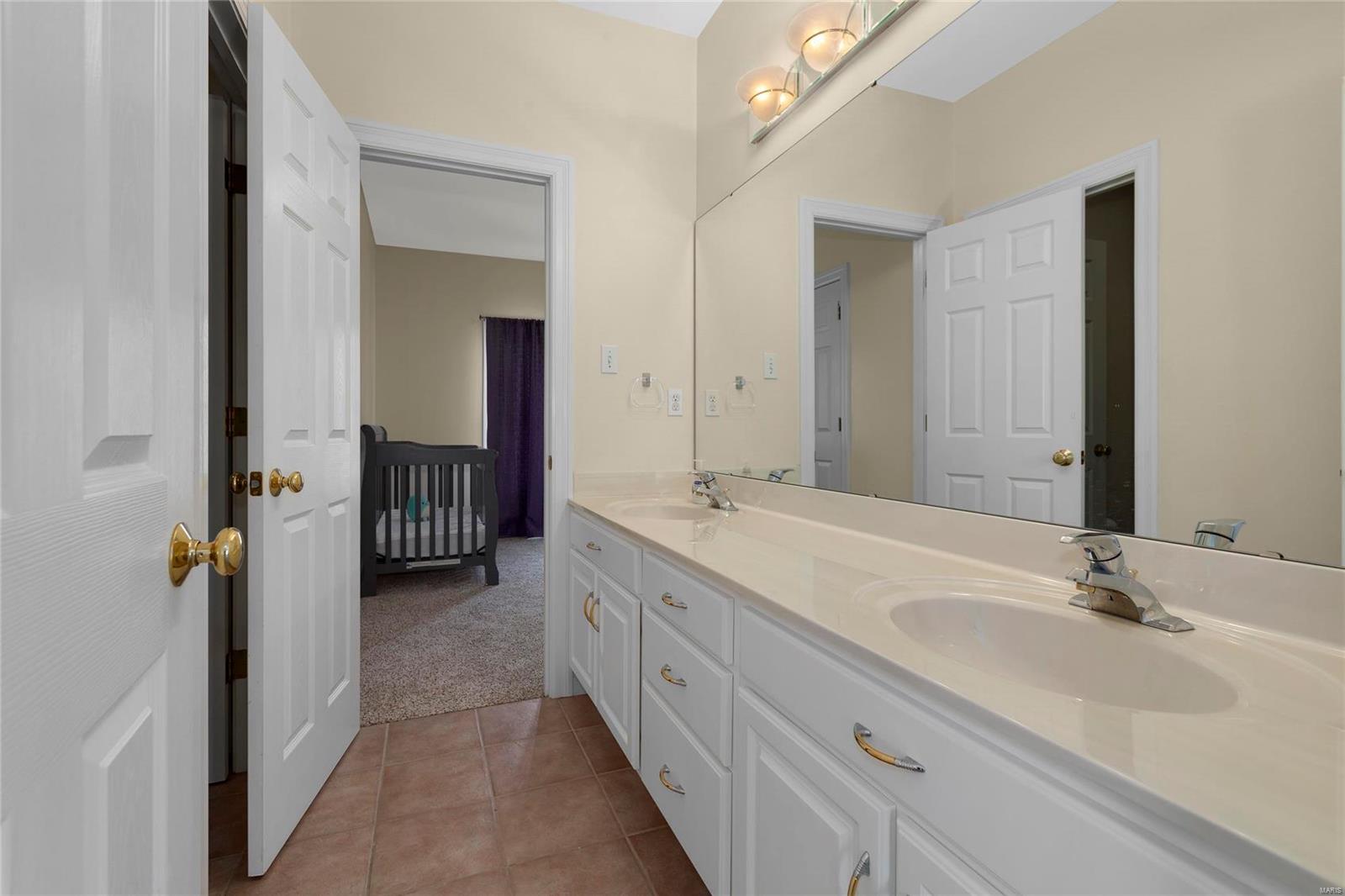 821 North Spoede Road Creve Coeur, MO 63141 - Photo 23 of 39