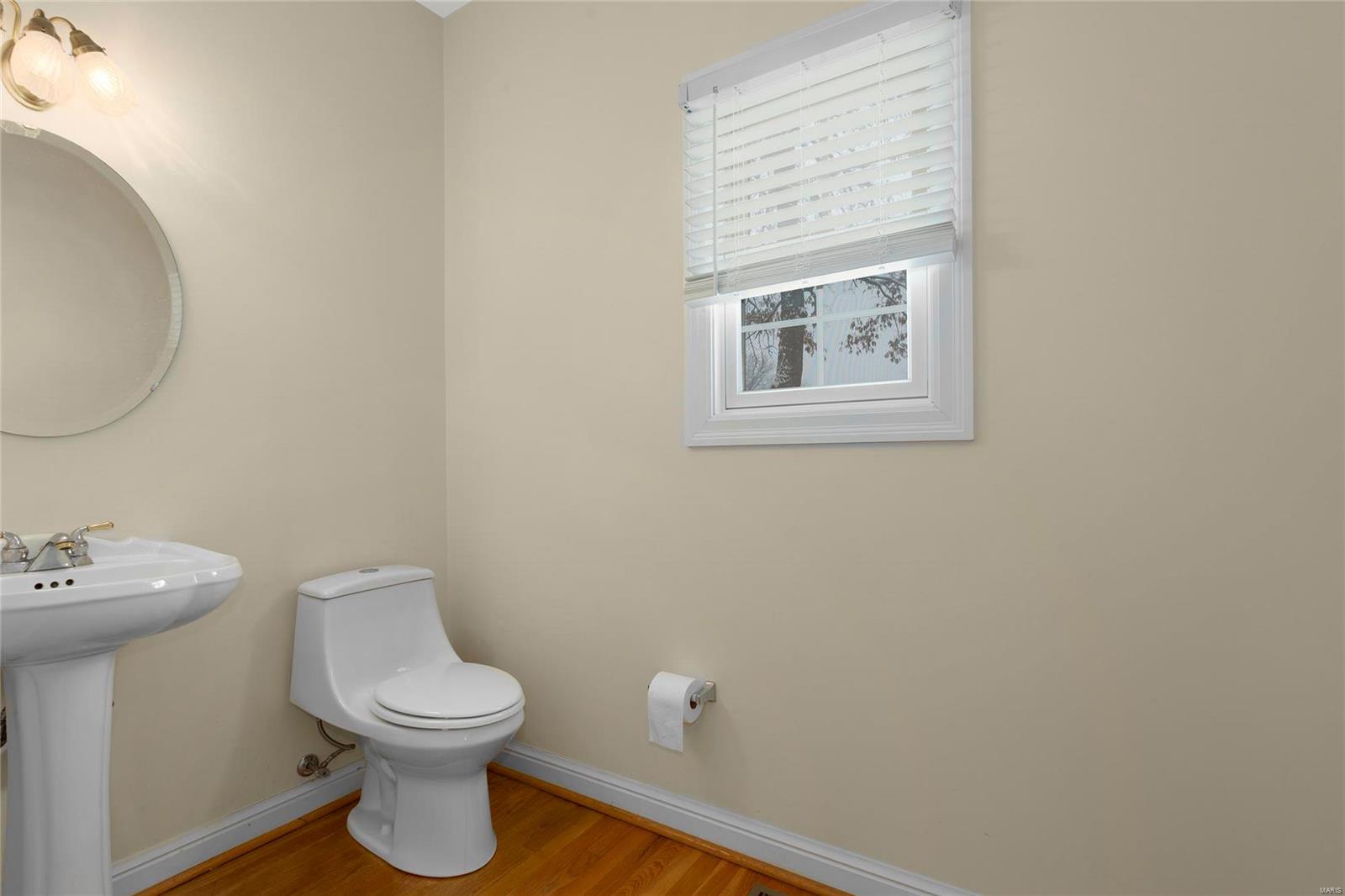 821 North Spoede Road Creve Coeur, MO 63141 - Photo 7 of 39