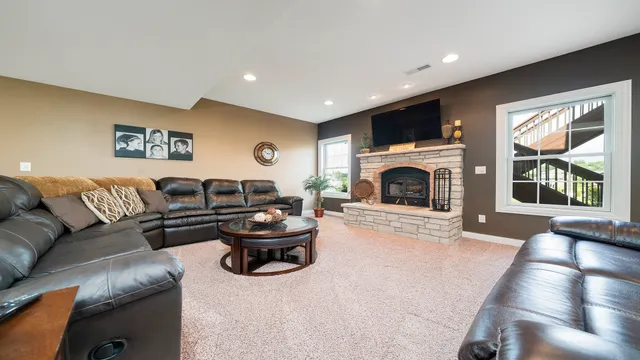 $679,000 | 1815 White Pines Drive, Dixon, IL 61021