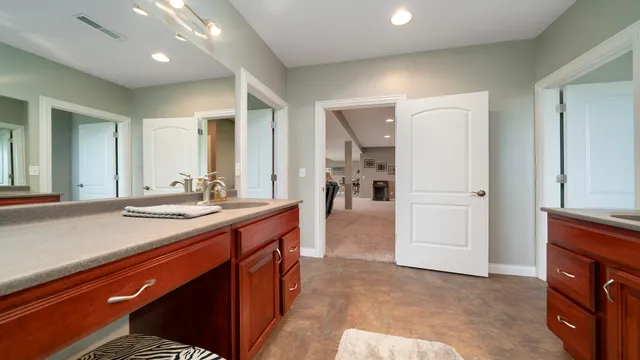 $679,000 | 1815 White Pines Drive, Dixon, IL 61021