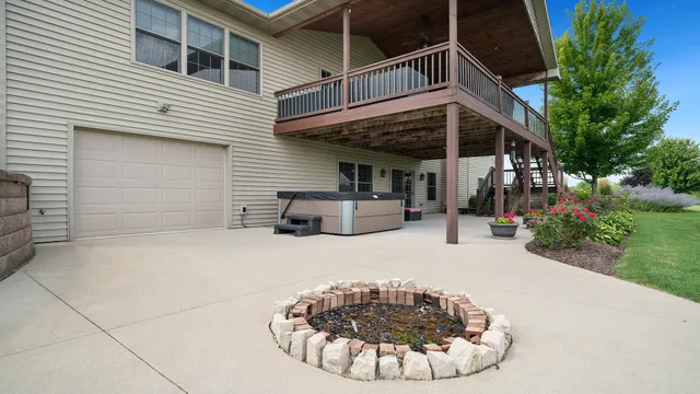 $679,000 | 1815 White Pines Drive, Dixon, IL 61021