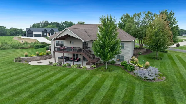 $679,000 | 1815 White Pines Drive, Dixon, IL 61021