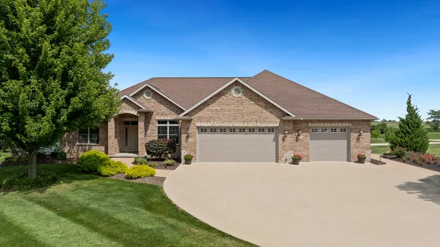 $679,000 | 1815 White Pines Drive, Dixon, IL 61021