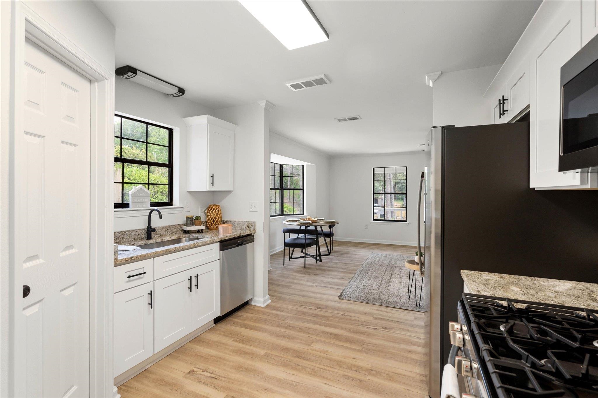 141 Sara Avenue South Daphne, AL 36527 - Photo 10 of 28 Kitchen