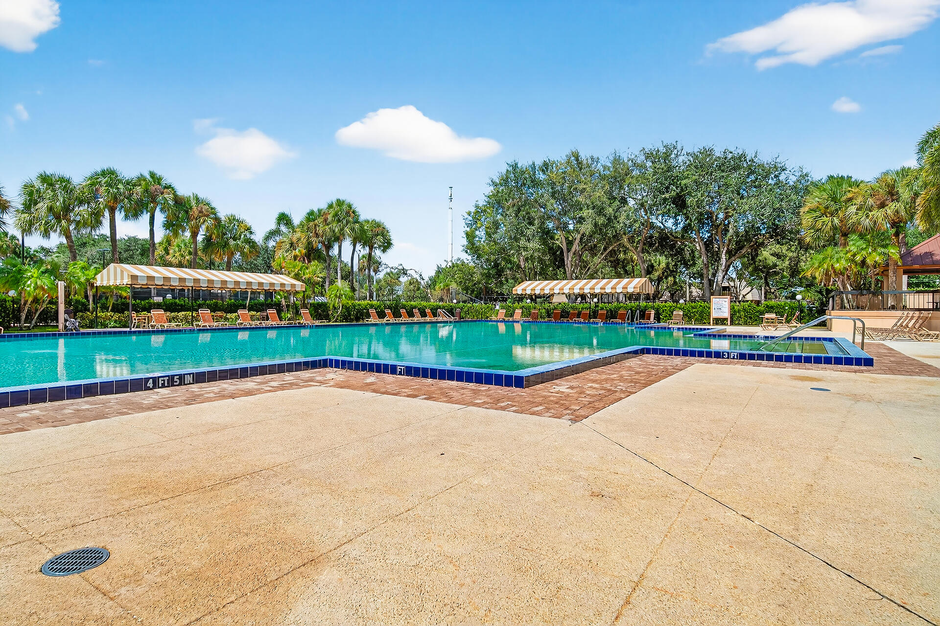 6818 68th Way West Palm Beach, FL 33409 - Photo 22 of 31 a view of a basket ball ground