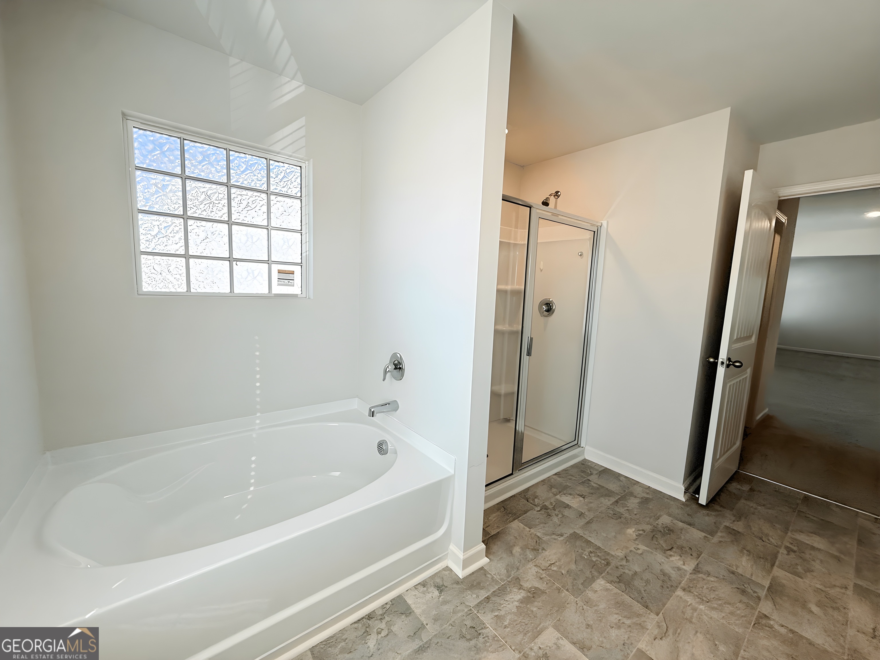 622 Brookfield Drive Braselton, GA 30517 - Photo 12 of 34 a bathroom with a bathtub and a shower