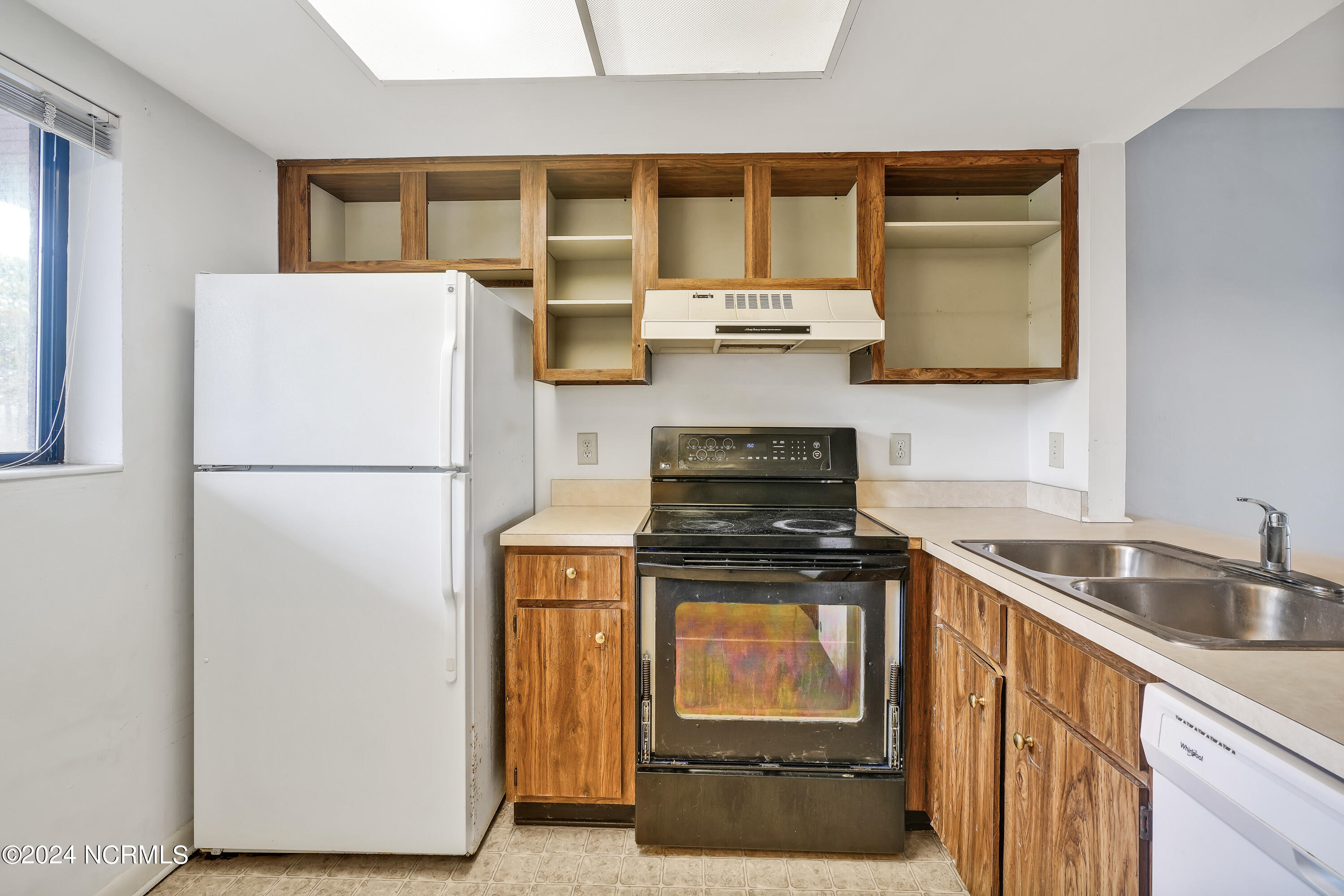 4515 Holly Tree Road Wilmington, NC 28412 - Photo 3 of 15 Kitchen