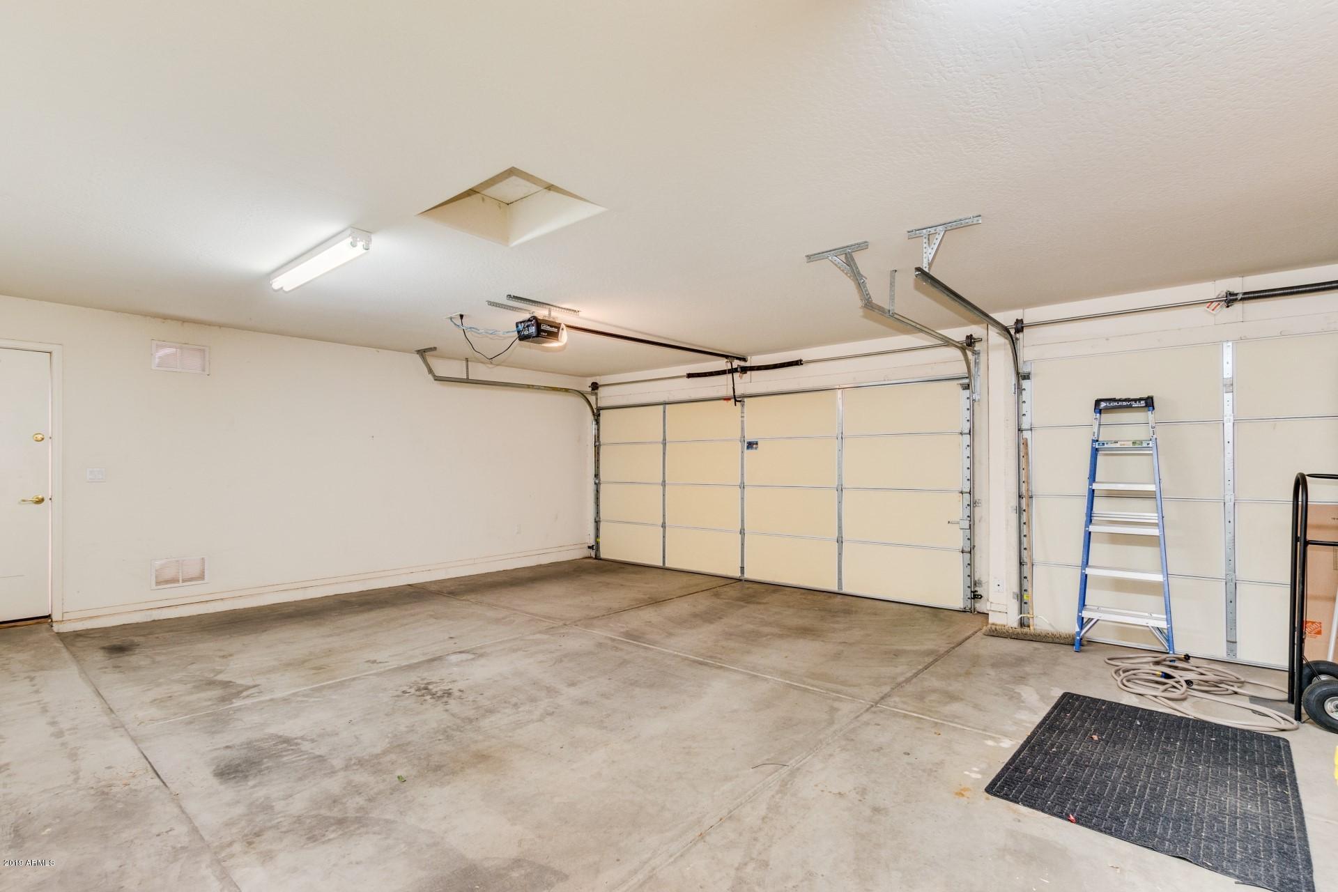 5515 West Carson Road Laveen, AZ 85339 - Photo 18 of 36 Garage 1