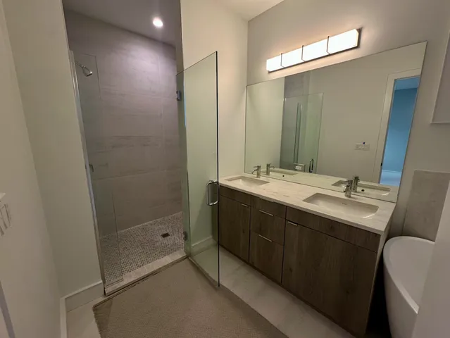 $5,800 | 4243 North Damen Avenue, Unit 1R, Chicago, IL 60618