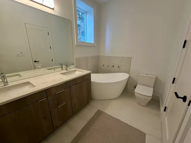 $5,800 | 4243 North Damen Avenue, Unit 1R, Chicago, IL 60618