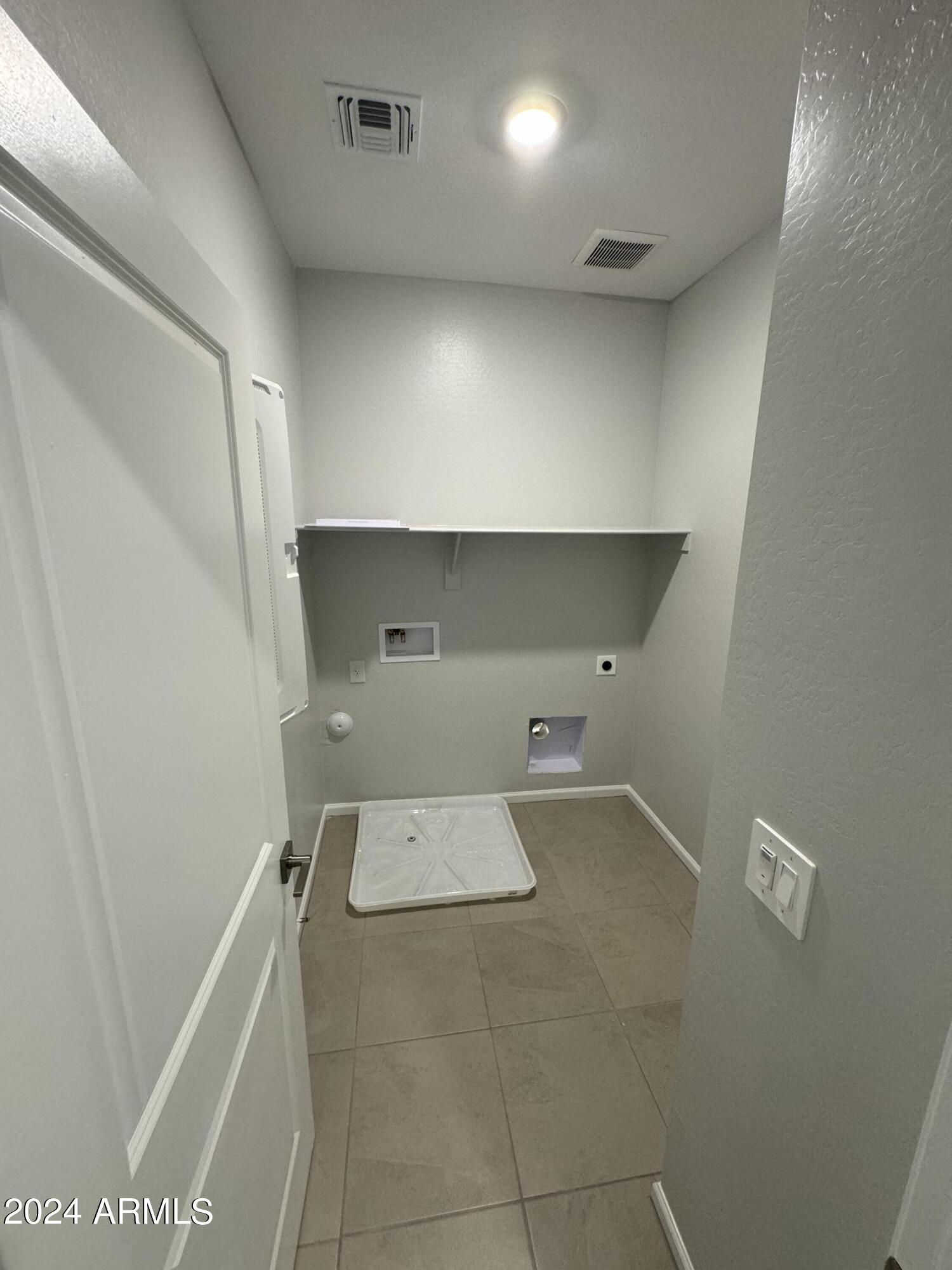4710 South Yellow Peak Road Apache Junction, AZ 85119 - Photo 11 of 18 Laundry room